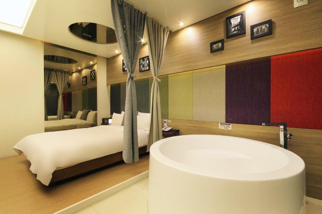 H Drive Hotel Iksan Luaran gambar
