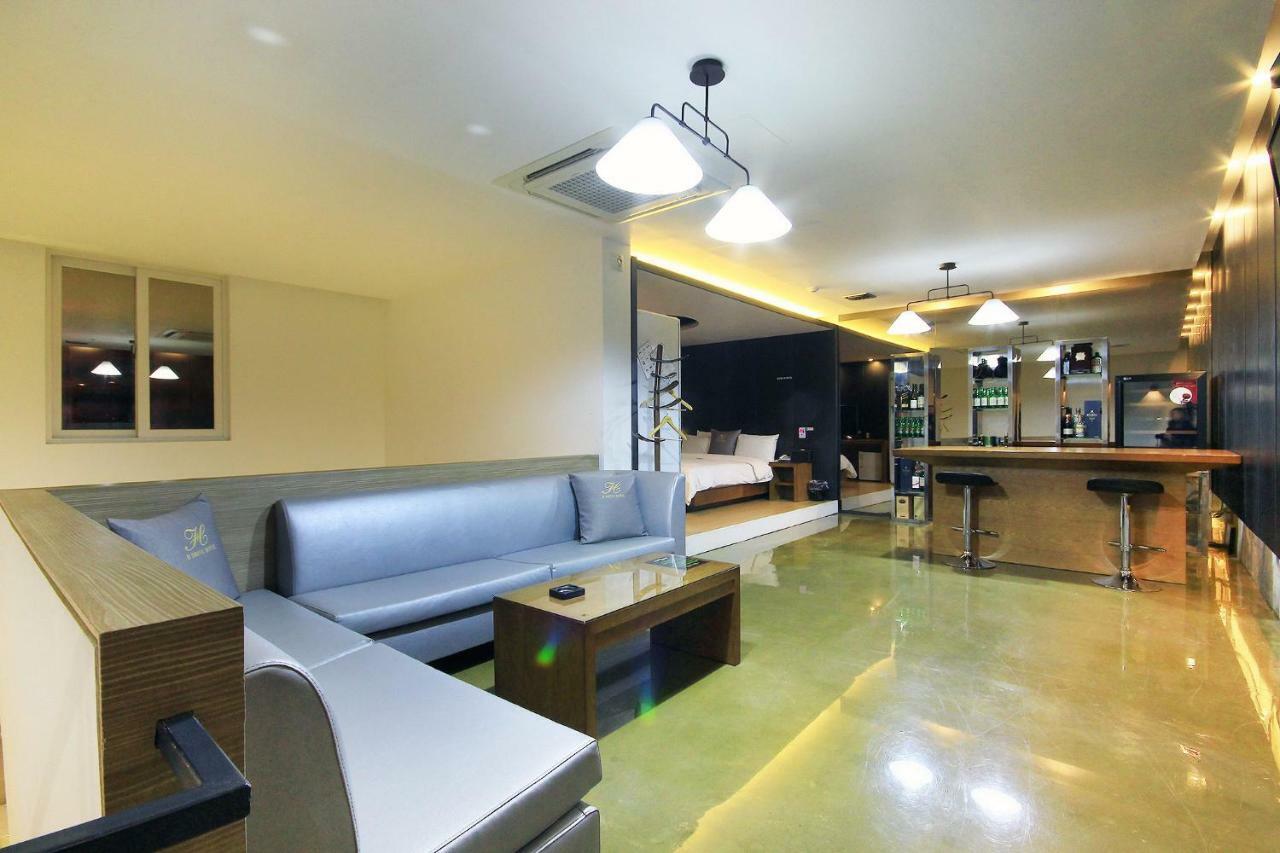 H Drive Hotel Iksan Luaran gambar